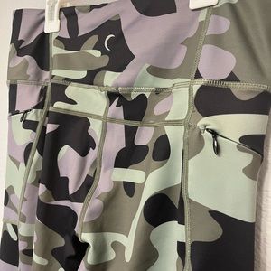 Zyia Camo 7/8 Leggings Size 12